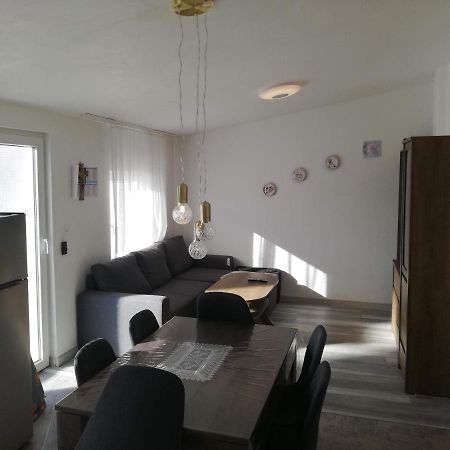 Apartman Kety Vir Buitenkant foto