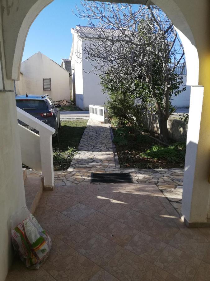 Apartman Kety Vir Buitenkant foto