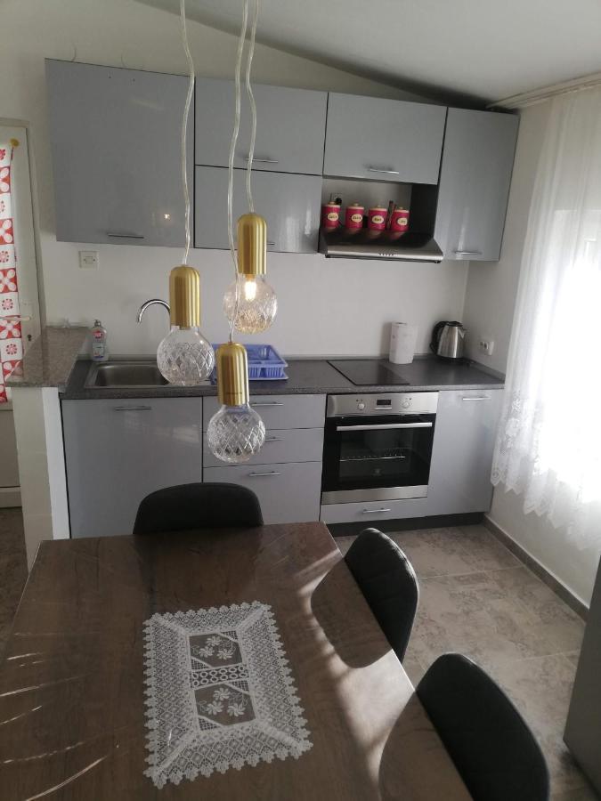 Apartman Kety Vir Buitenkant foto