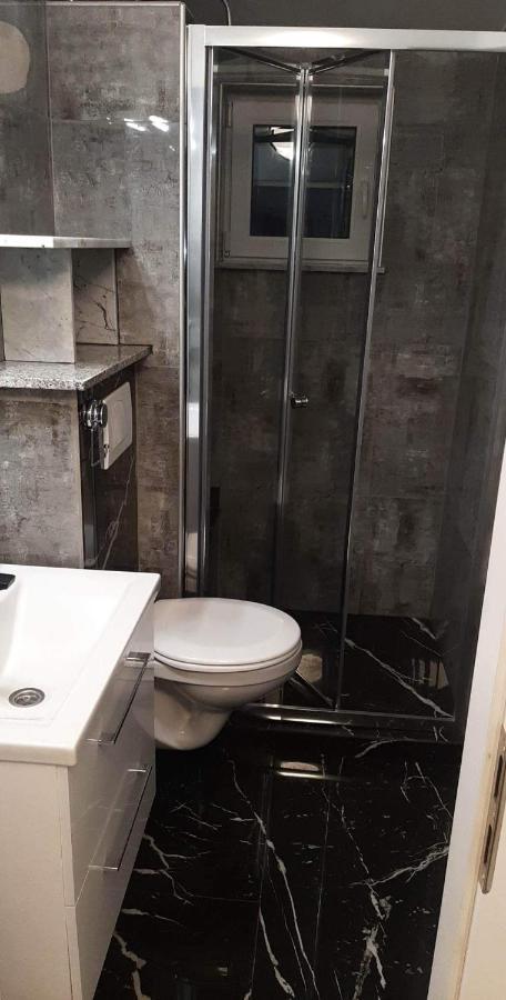 Apartman Kety Vir Buitenkant foto