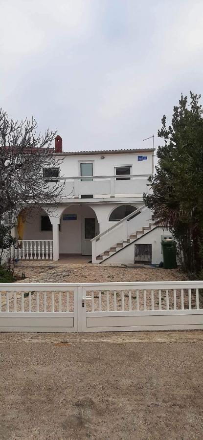 Apartman Kety Vir Buitenkant foto